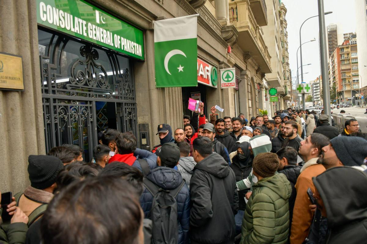 Miles de inmigrantes esperando su regularización 