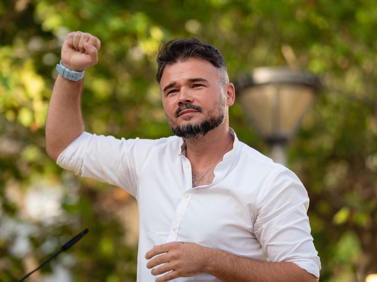 Piden el cese de la portavocía de Rufián 