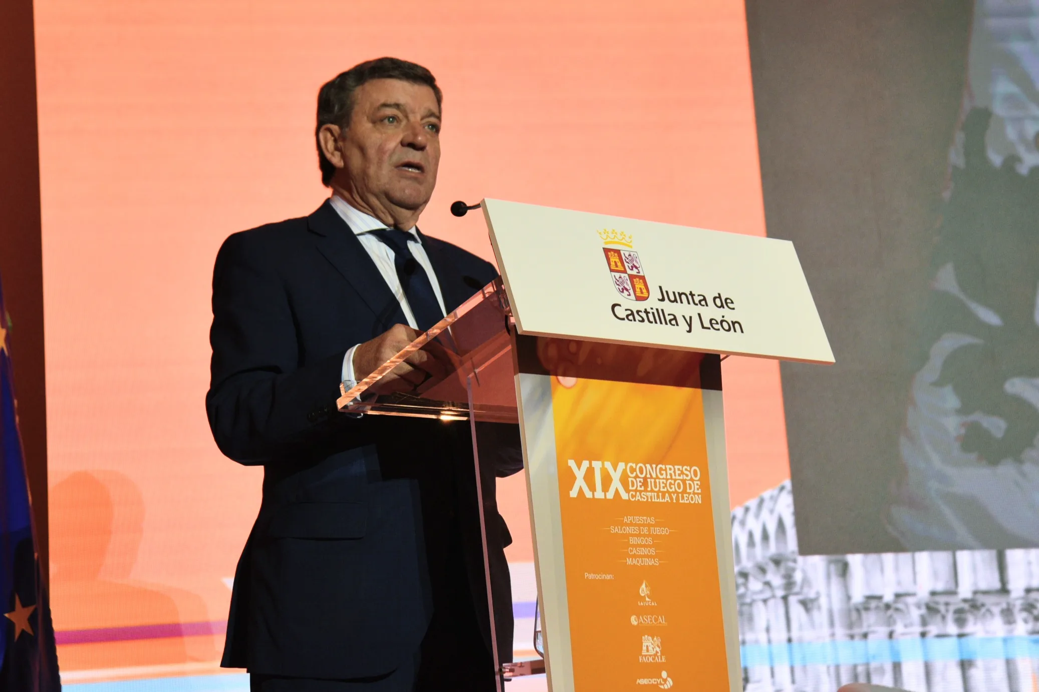 La Junta de Castilla y León defiende un modelo de juego presencial que combine actividad empresarial y protección